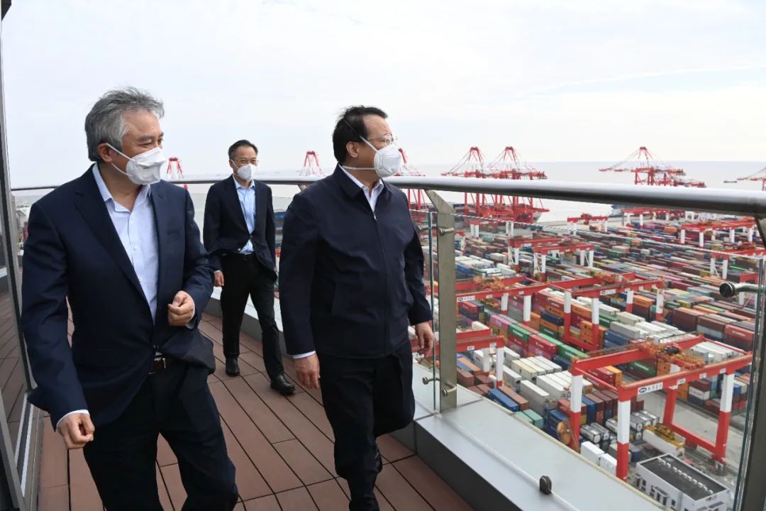 以上海港为基点，集聚长三角区域商品箱